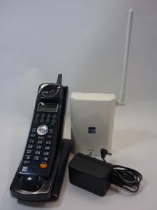 【SAXA】製　デザイン性が売りの【8ボタンBluetoothコードレス電話機（黒）】　場所を選ばずご使用いただけます。　HM700，UT700シリーズに対応