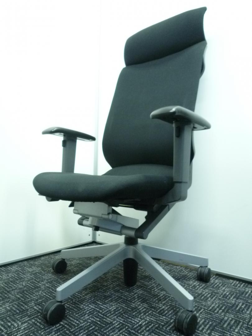 【ヘッドレスト付き】新品定価１８万越え！■細かな機能充実の高級チェア■役員・管理職の方向け■贅沢なご自宅用としても是非！【希少価値高い】【高級チェア】
                        AGATA/A,アガタ/Ａ
                                    中古
            