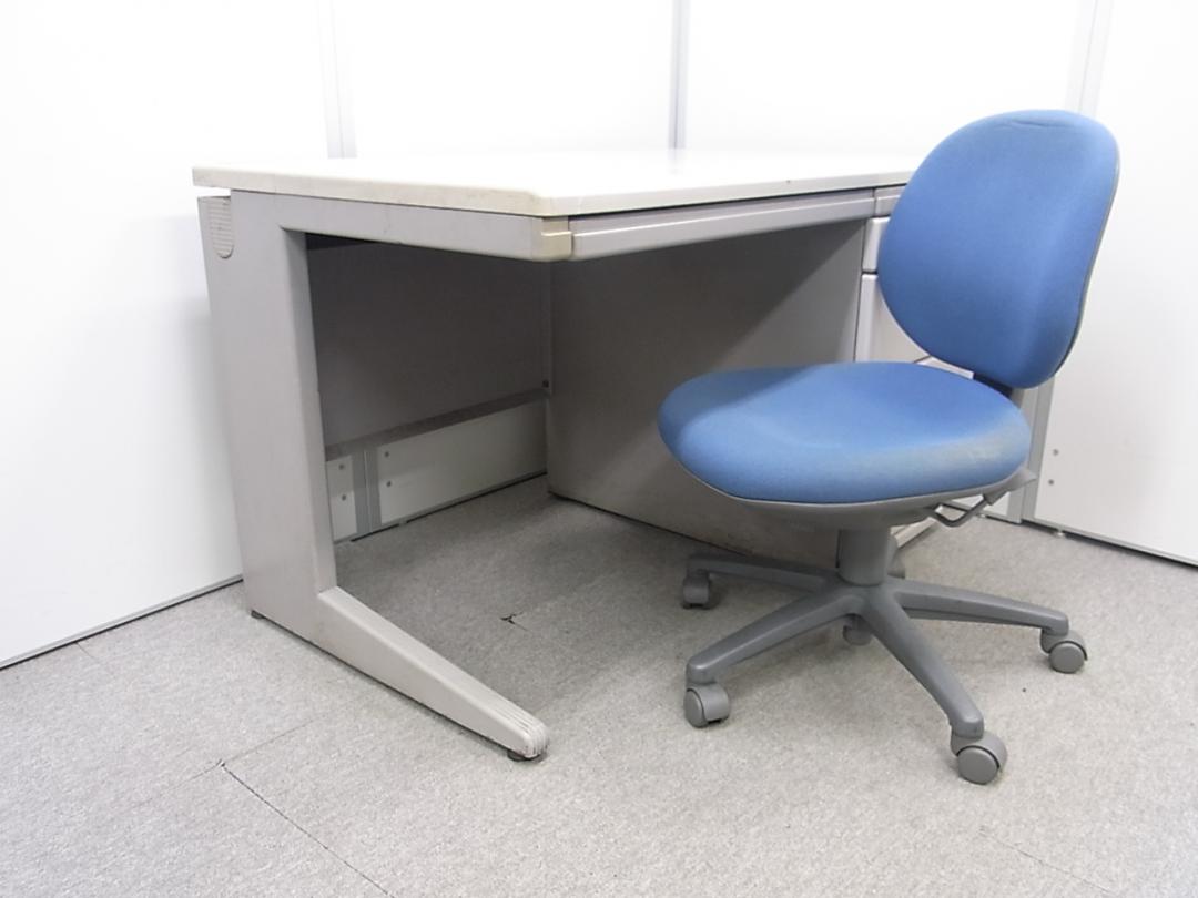 【セット】事務机とローバックチェアの定番セット 国内メーカー品 片袖机 OAチェア肘無 
                        
                                    中古
            