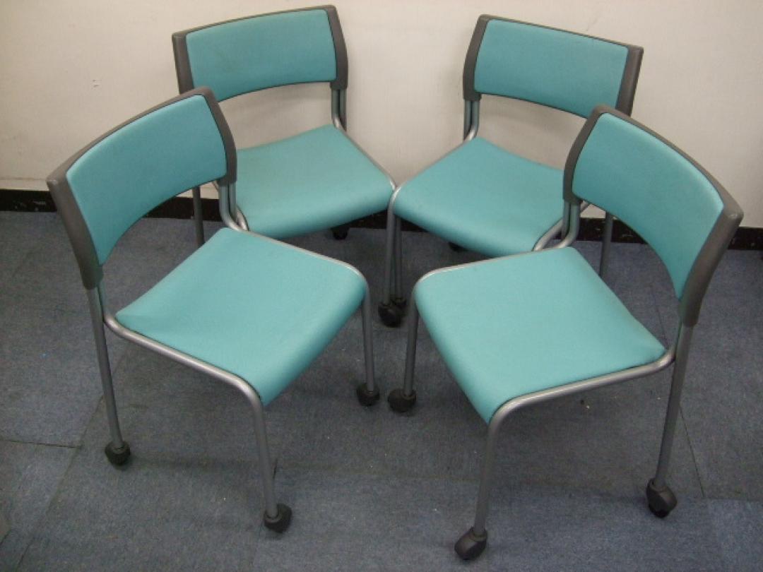 チェアをお得な4脚セットでご提供！キャスター付な便利なタイプです。
                        CN-320
                                    中古
            