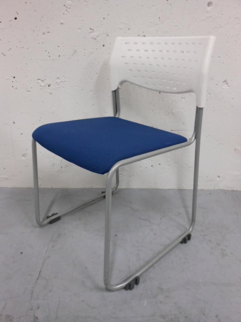 スタッキングチェアーロット入荷
                        MC-シリーズ
                                    中古
            