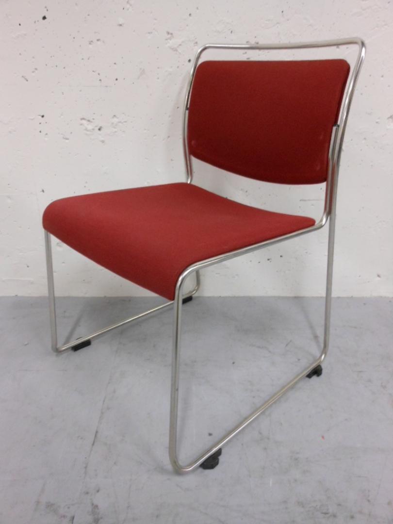 ロット入荷～スタッキングチェア～　情熱の赤
                        KKR-シリーズ
                                    中古
            