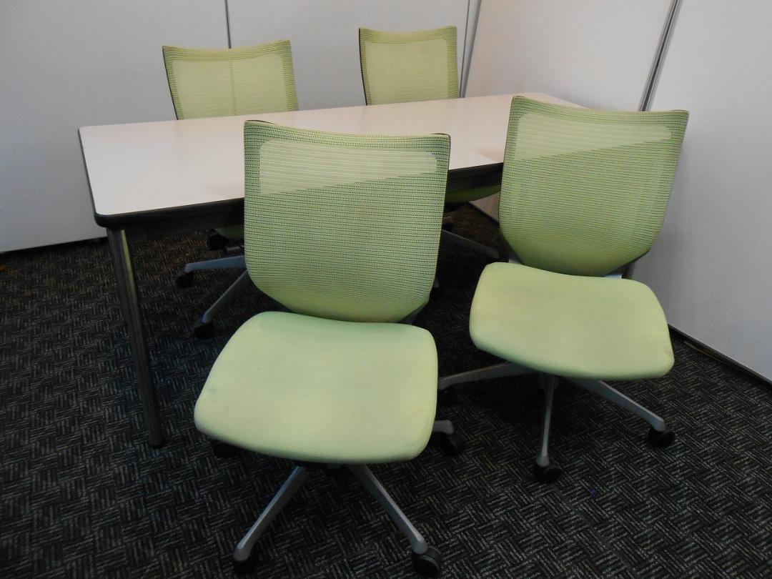 【セット商品】【4～6名様にオススメ】◆ミーティングテーブル＋オカムラ製バロンチェア×4脚のセット◆
                        
                                    中古
            