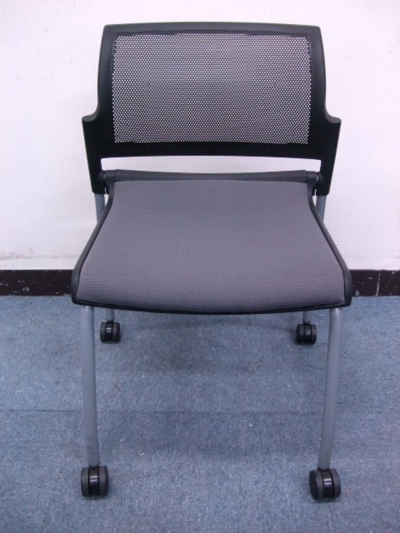 重ねても、並べても収容可能！！　ミーティングやエントランス用として、または、椅子が足りなくなった際に！！
                        ＦＭ-310
                                    中古
            