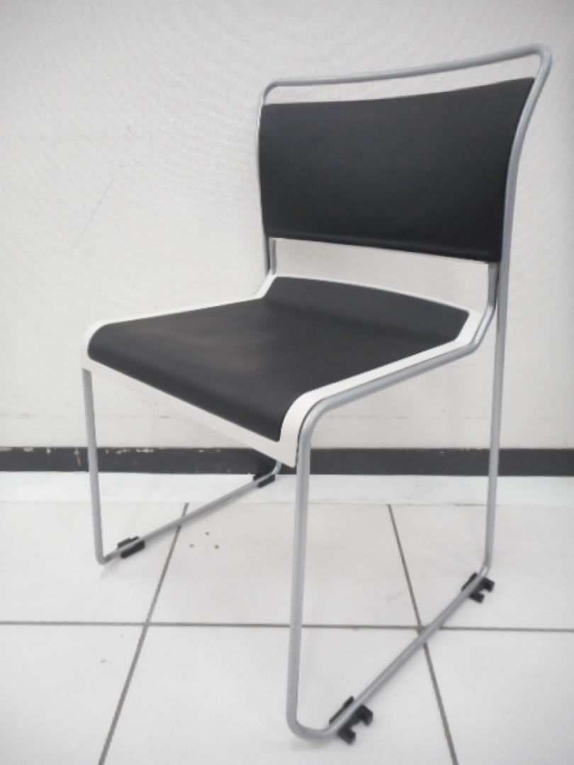 【会議用定番チェア】イトーキ製　スタッキングチェア　ルベック【状態良好】
                        Luvek/ルベックシリーズ
                                    中古
            