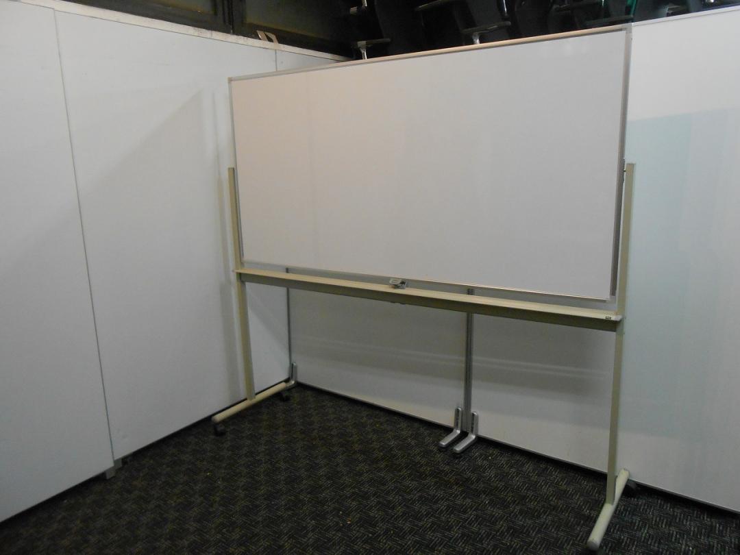 脚付きホワイトボード■持って帰れる店頭在庫■大手メーカー品
                        
                                    中古
            