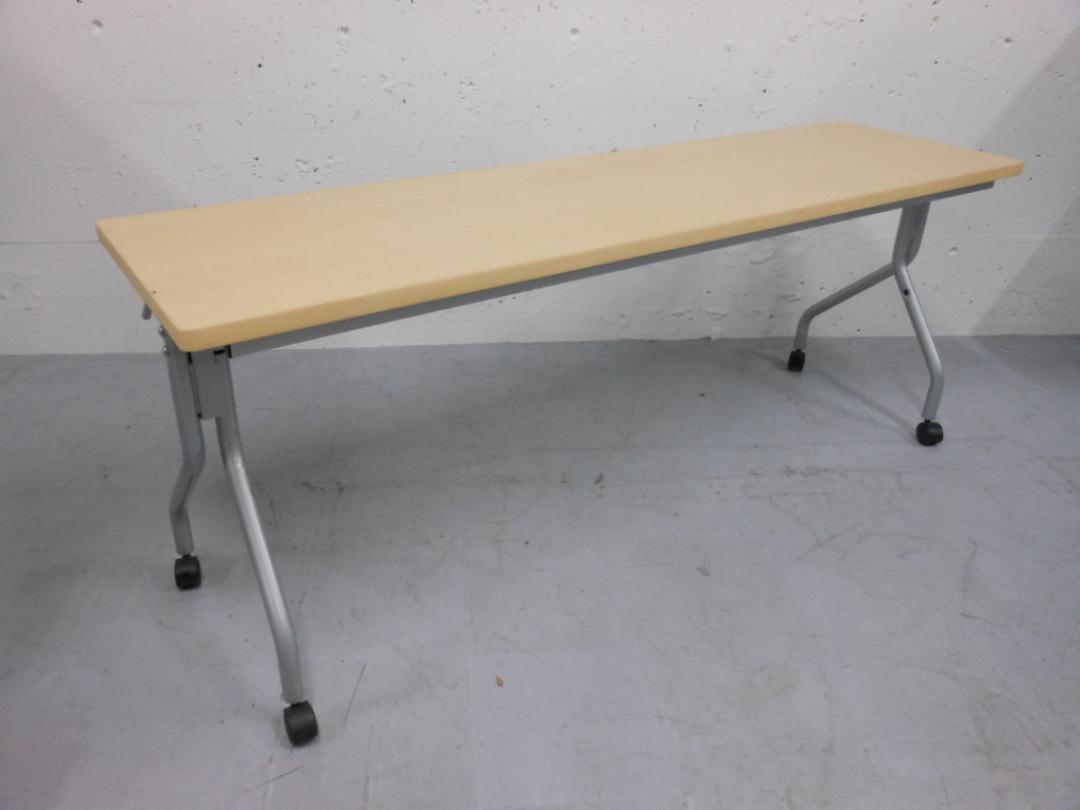 折りたたみ可能！スタックテーブル入荷！天板に欠け有の為プライスダウン！【おつとめ品】
                        
                                    中古
            