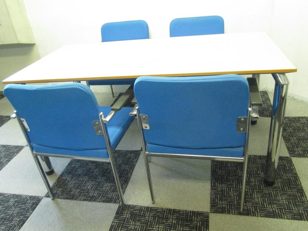 【セット商品】幅1500㎜ミーティングテーブル＋スタッキングチェア４脚
                        
                                    中古
            