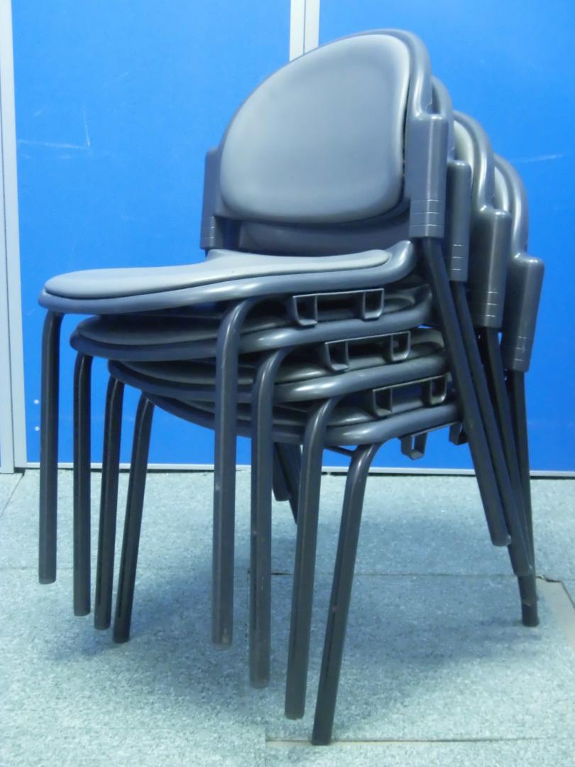 スタッキングチェア４脚×１セット｜１台ずつ買うよりお得｜プラス製｜グレー｜
                        
                                    中古
            