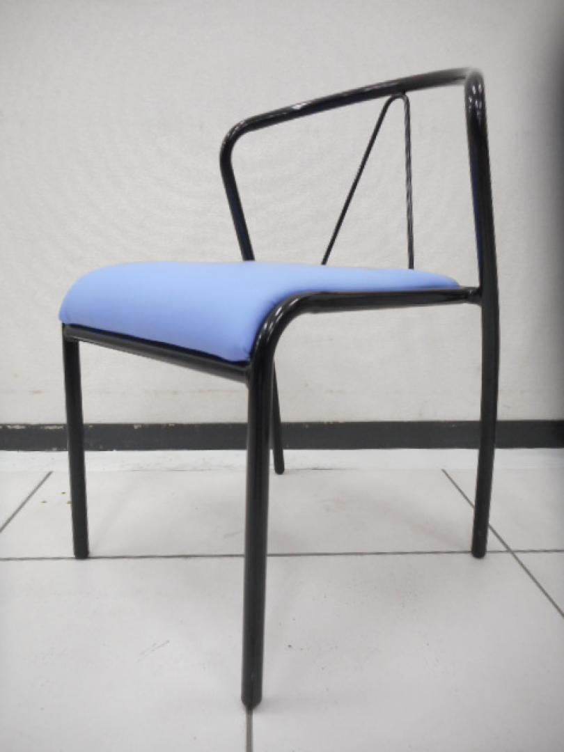 オシャレなスタッキングチェア入荷しました【ビニール地・パープル】
                        
                                    中古
            