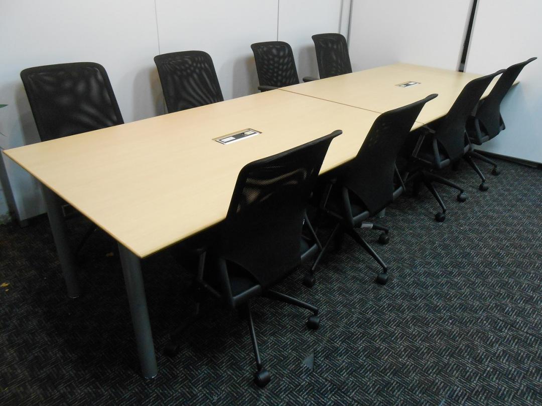 【セット商品】fantoni製大型テーブル＋レッツビーチェア×８脚セット　８名様の会議にオススメ
                        fantoni製
                                    中古
            