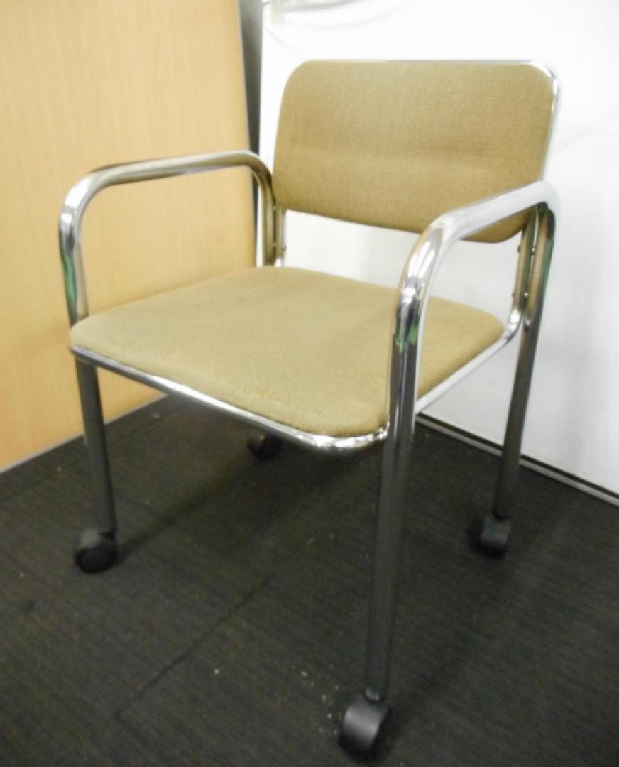 【2脚入荷】キャスター付きミーティングチェア　タン　会議用チェア　ロビーチェア【中古オフィス家具】
                        
                                    中古
            