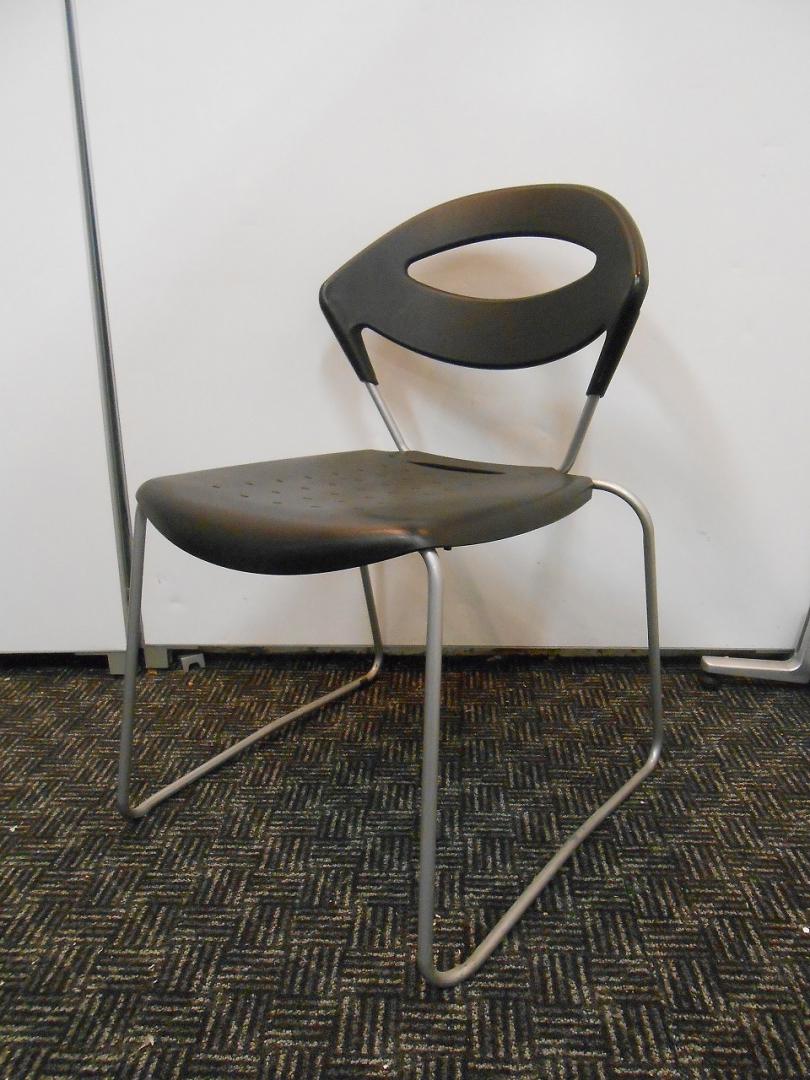 【状態良好品】【8脚入荷】◆スタッキングチェア　イライデチェア◆【デザイナーズ家具】【ロット】
                        イライデチェア
                                    中古
            