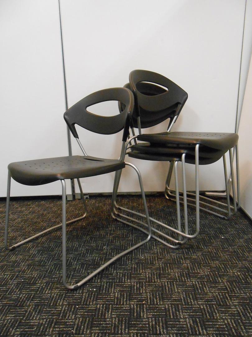 【美品】【セット商品】◆スタッキングチェア×４脚セット　イライデチェア◆【デザイナーズ家具】
                        イライデチェア
                                    中古
            