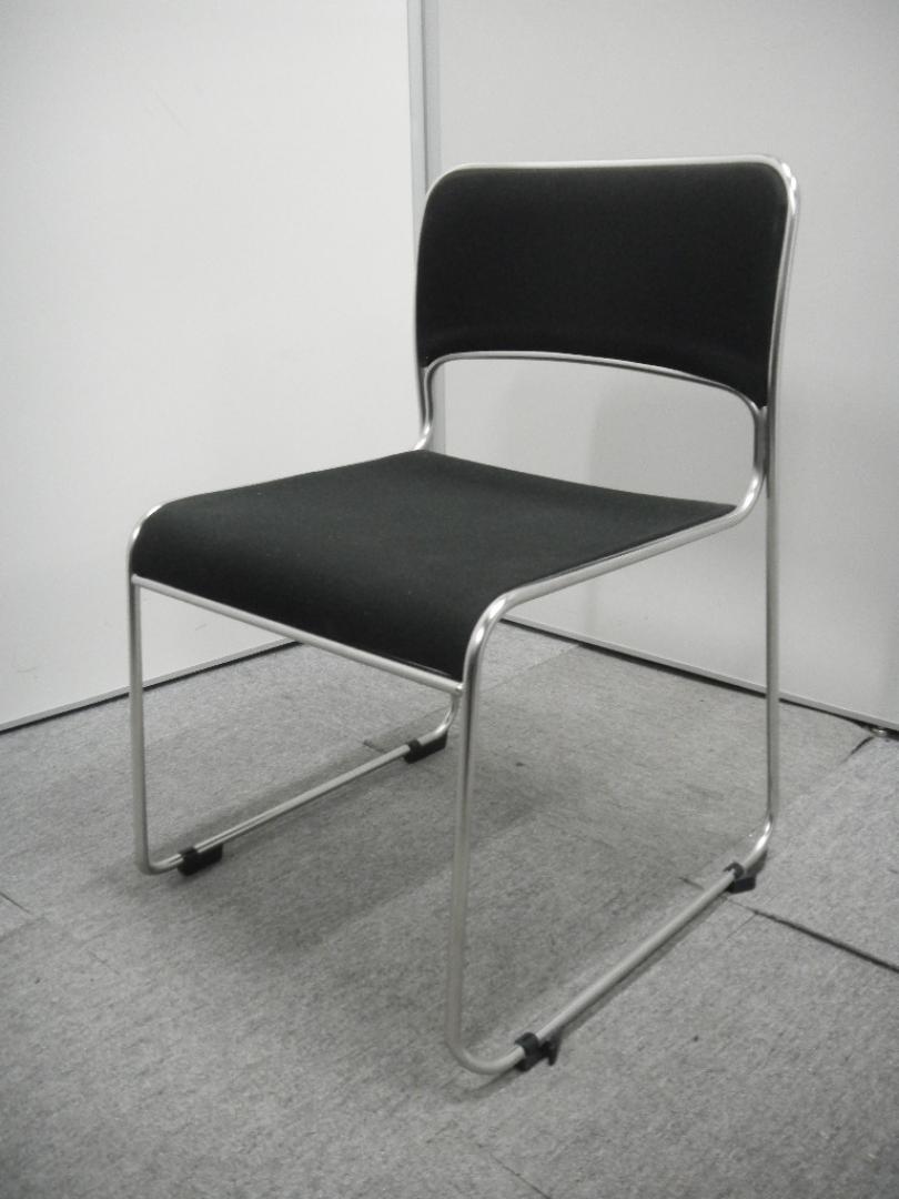 【最後の1脚】黒から漂う高級感あふれるスタッキングチェア！
                        スタッキングチェア
                                    中古
            