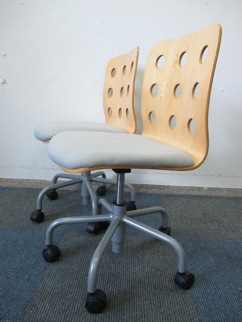 【2脚のセット商品】【ウッド素材】ウッドシートチェア【中古】【オフィス家具　ミーティングチェア】

                        
                                    中古
            