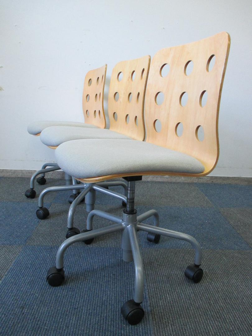 【3脚のセット商品】【ウッド素材】ウッドシートチェア【中古】【オフィス家具　ミーティングチェア】
                        
                                    中古
            