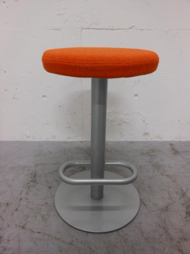 ワンポイント丸椅子！あそこにあれば便利かも・・
                        
                                    中古
            