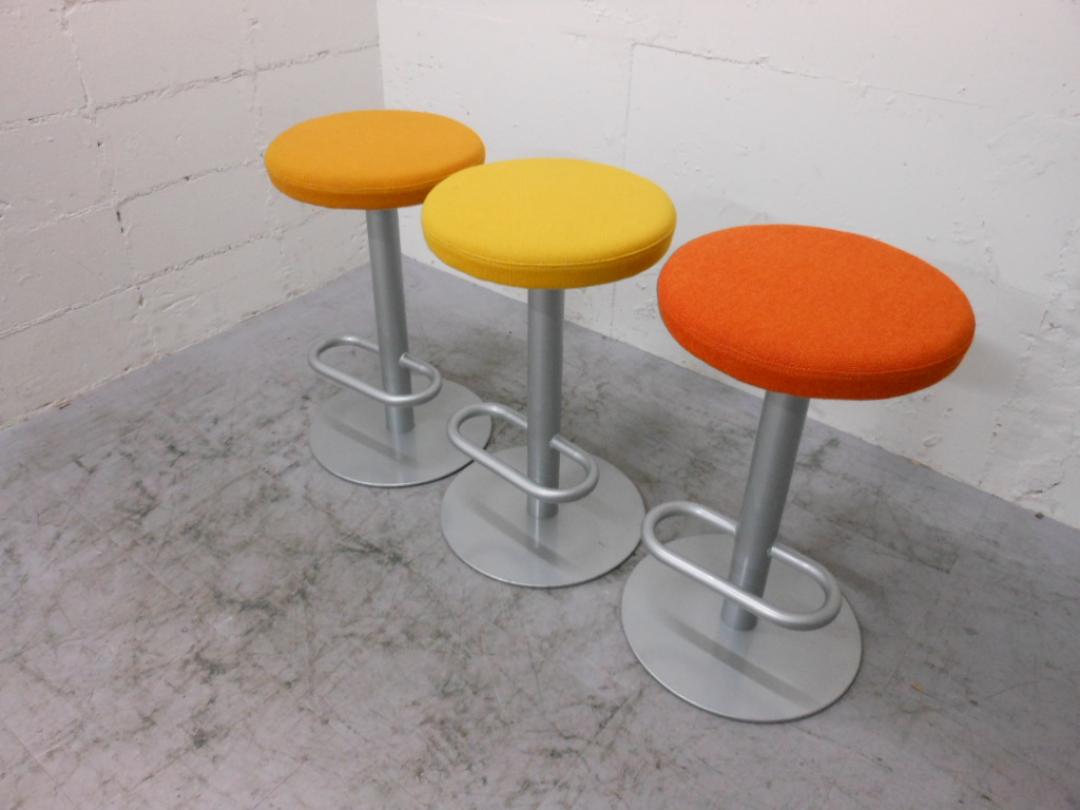 在庫1セット限り！カラフル丸椅子3脚セット【セット商品】
                        
                                    中古
            