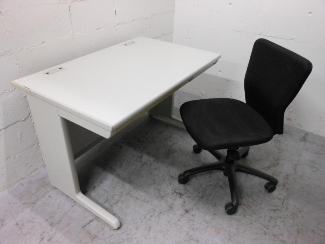 シンプルなツートンカラー　現行シリーズ！人気のホワイトデスク定番W1200【セット商品】
                        ISシリーズ
                                    中古
            