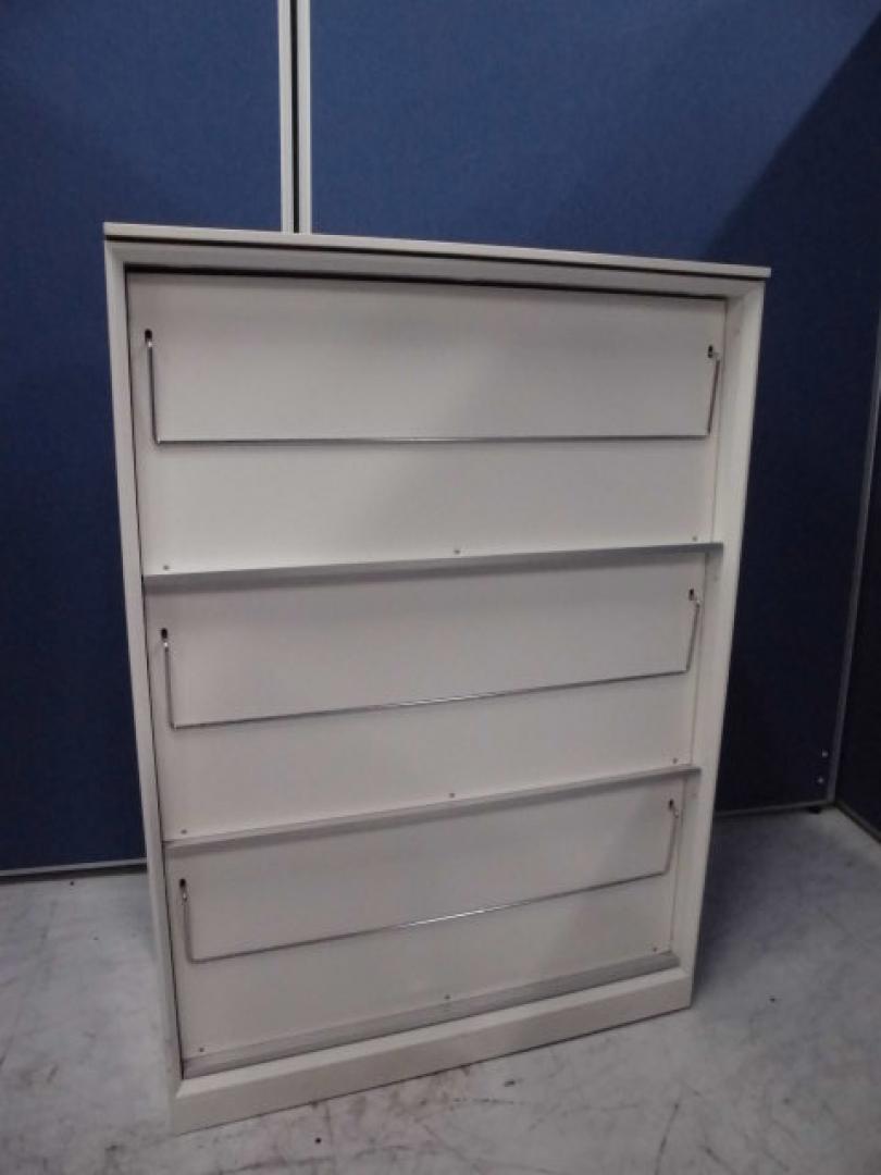 オフィスに1台！雑誌架！カタログなどの収納に便利です！
                        
                                    中古
            