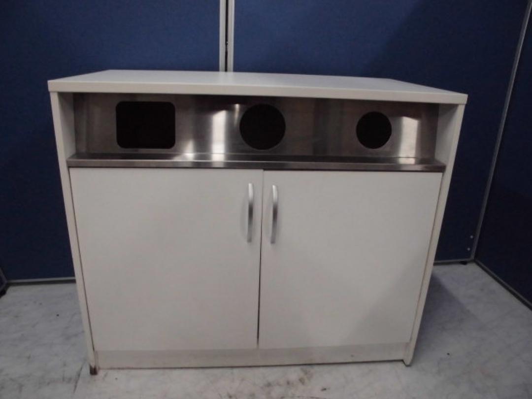 希少なダストボックスの入荷です！ホワイトで清潔感があります！
                        
                                    中古
            