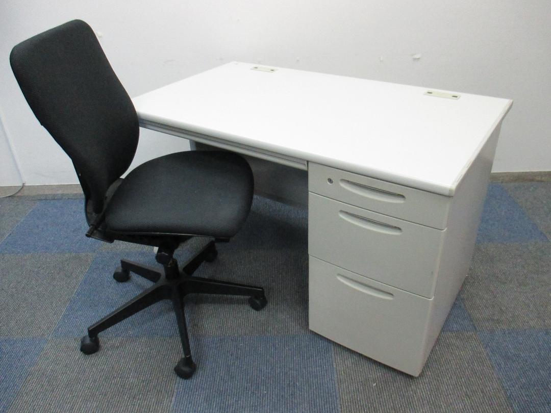 【セット商品】【定番シリーズ】オカムラ製　片袖机　幅1200ｍｍ【中古】【デスク　事務机　オフィス家具】＋【状態良好品】イトーキ製　プラオチェア　肘なし【中古】
                        SD-V シリーズ
                                    中古
            