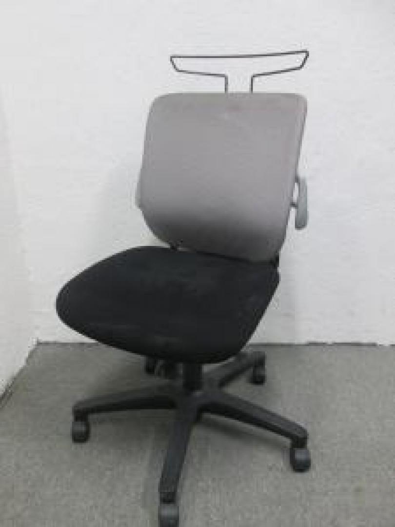 イトーキ製　レビーノシリーズ　オフィスチェア肘無　コートハンガー付【おつとめ品】
                        レビーノシリーズ
                                    中古
            