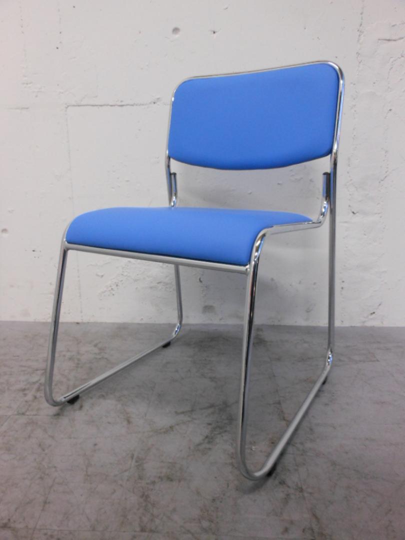 爽やかブルー！スタッキングチェアー(ビニールレザー製)
                        
                                    中古
            