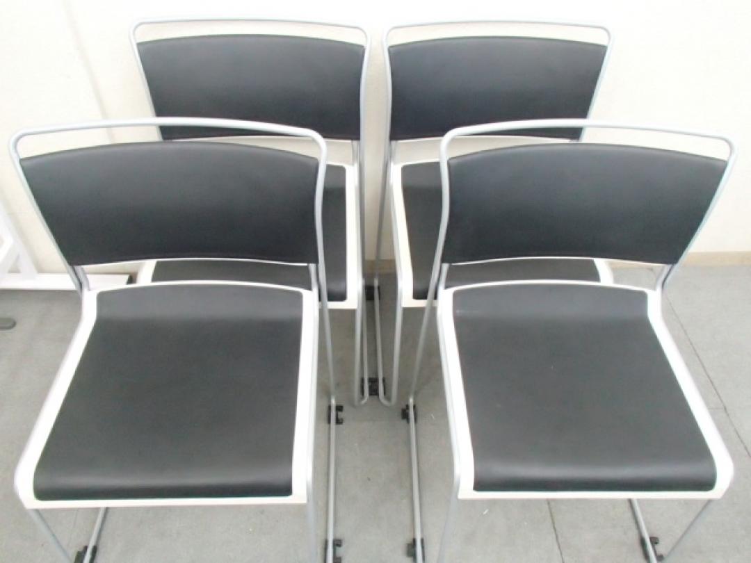 スタッキングチェア｜連結機能付き｜4脚セット
                        Luvek ルベックシリーズ
                                    中古
            