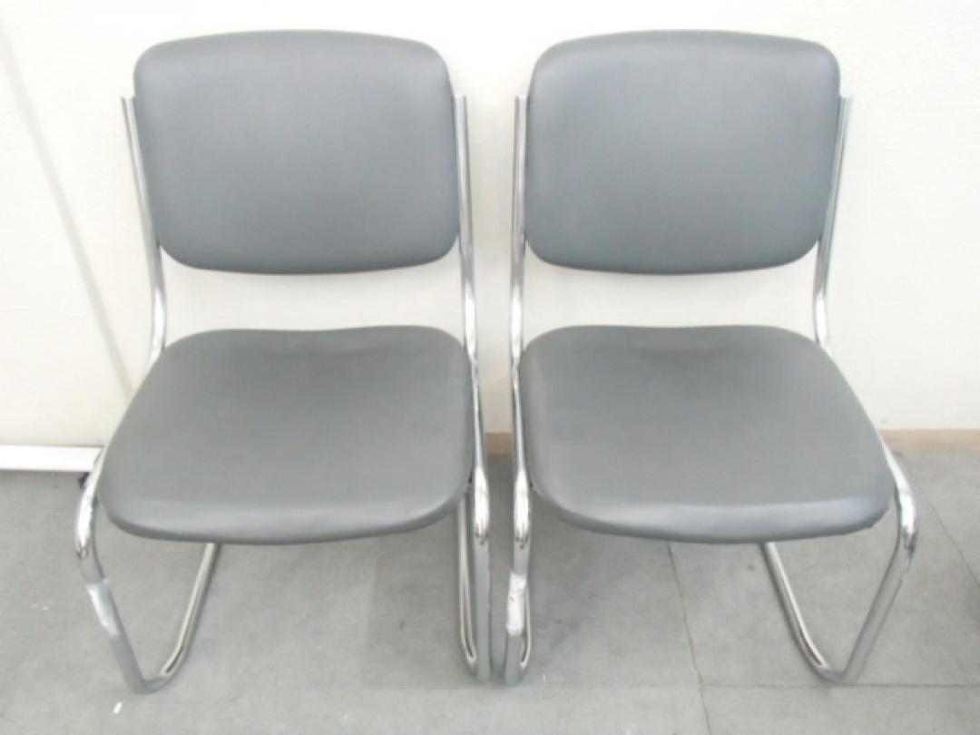 スタッキングチェア｜ビニール生地｜2脚セット
                        
                                    中古
            