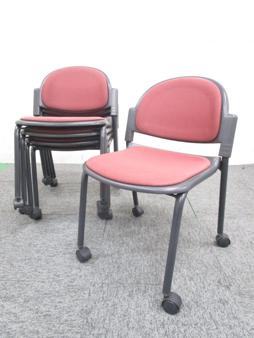 【プラス製キャスター付スタックチェア】重ねて収納　移動もラクラク
                        
                                    中古
            