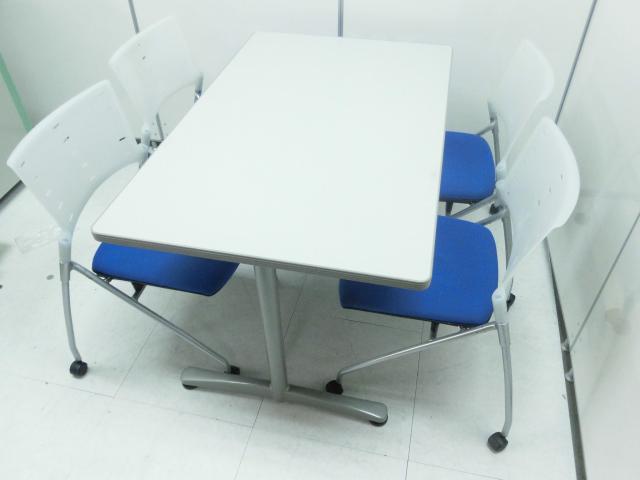 ホワイト樹脂テーブル3台/中古/安定感抜群 ホワイト樹脂テーブル3台/中古/安定感抜群
