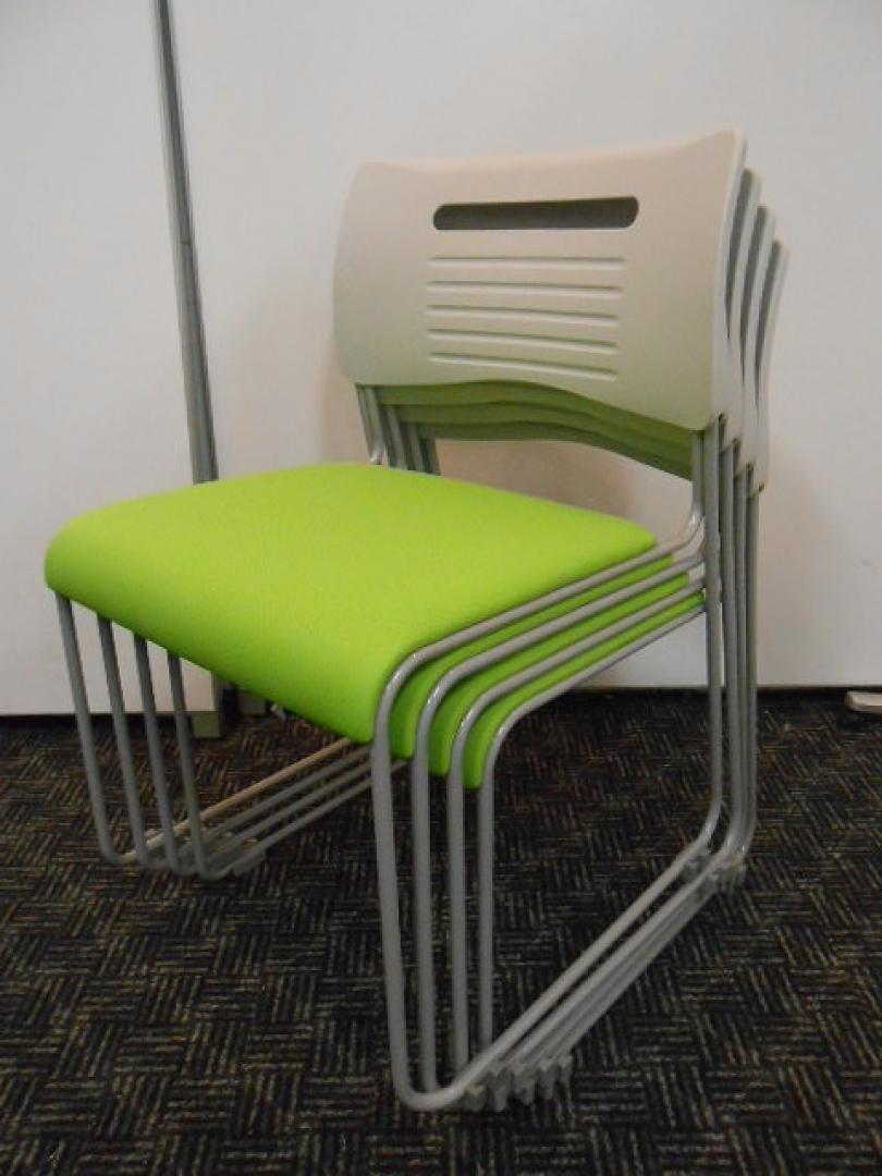 【セット商品】お手軽なスタックチェアセット×４脚■明るく楽しいライトグリーン【ロット】
                        PMC-430
                                    中古
            