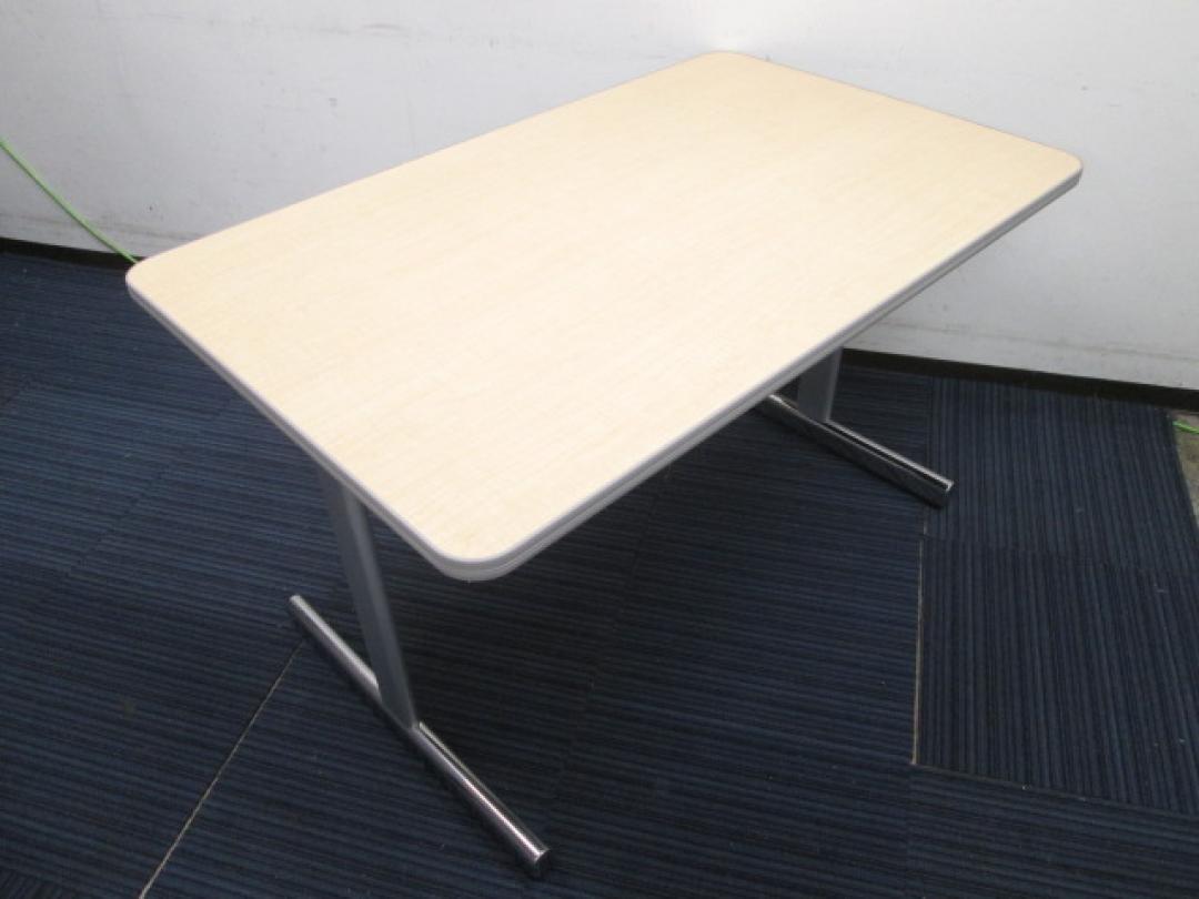 【美しいナチュラル色】4名用の軽応接や会議室用に最適です！【会議テーブル】【中古オフィス家具】	
                        
                                    中古
            