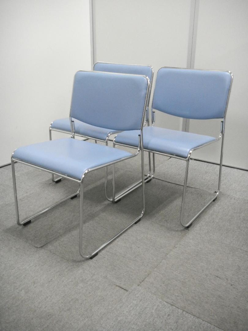 【３脚セット】セットでお買い得！ブルーのスタッキングチェア
                        スタッキングチェア３脚セット
                                    中古
            