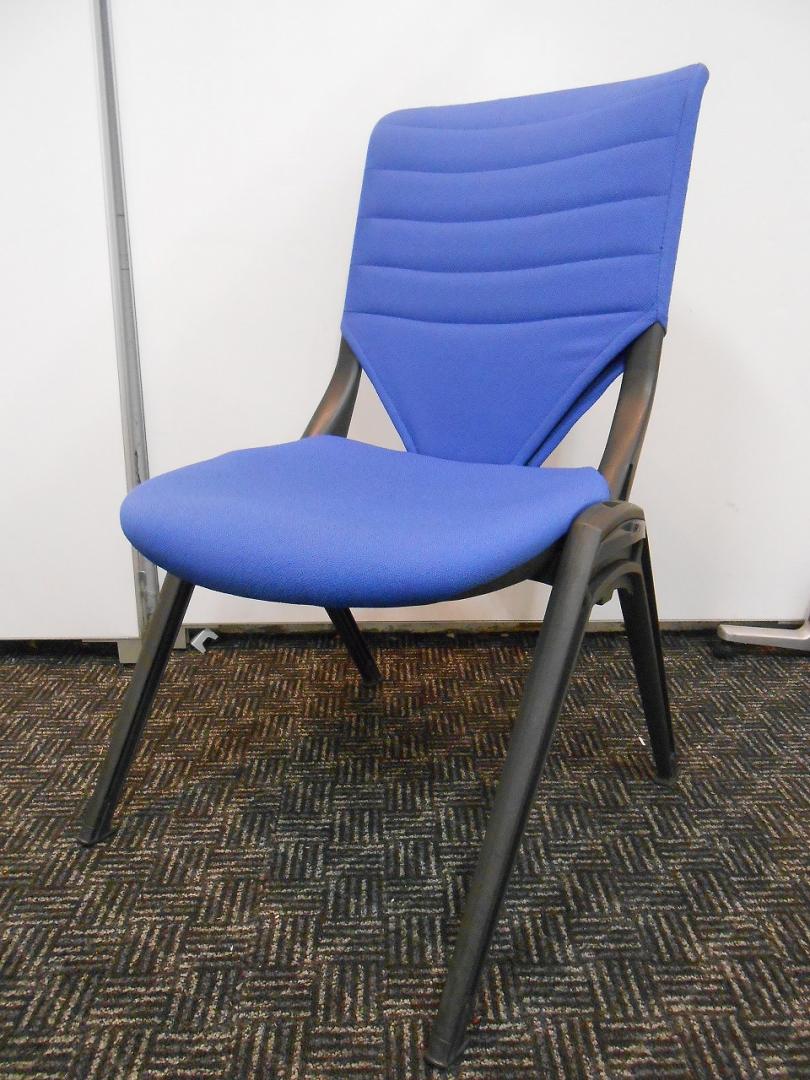 【状態良好】◆国産メーカー製　スタッキングチェア◆【ロット】
                        
                                    中古
            