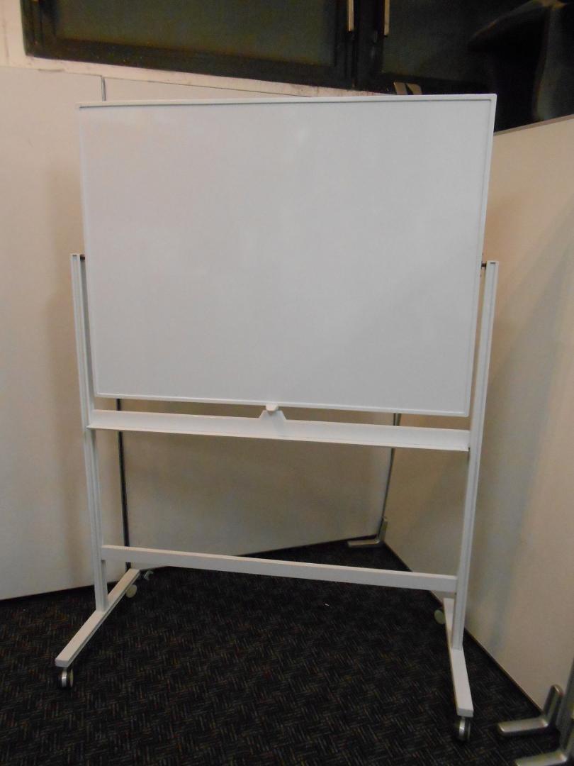 【年末の在庫一掃セール】【安い！】【盤面に凹み有の為】◆自立式ホワイトボード入荷しました◆【1点物】
                        
                                    中古
            