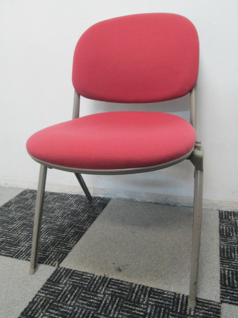 鮮やかなピンク色のスタッキングチェアです。会議用テーブル用にいかがですか。
                        
                                    中古
            