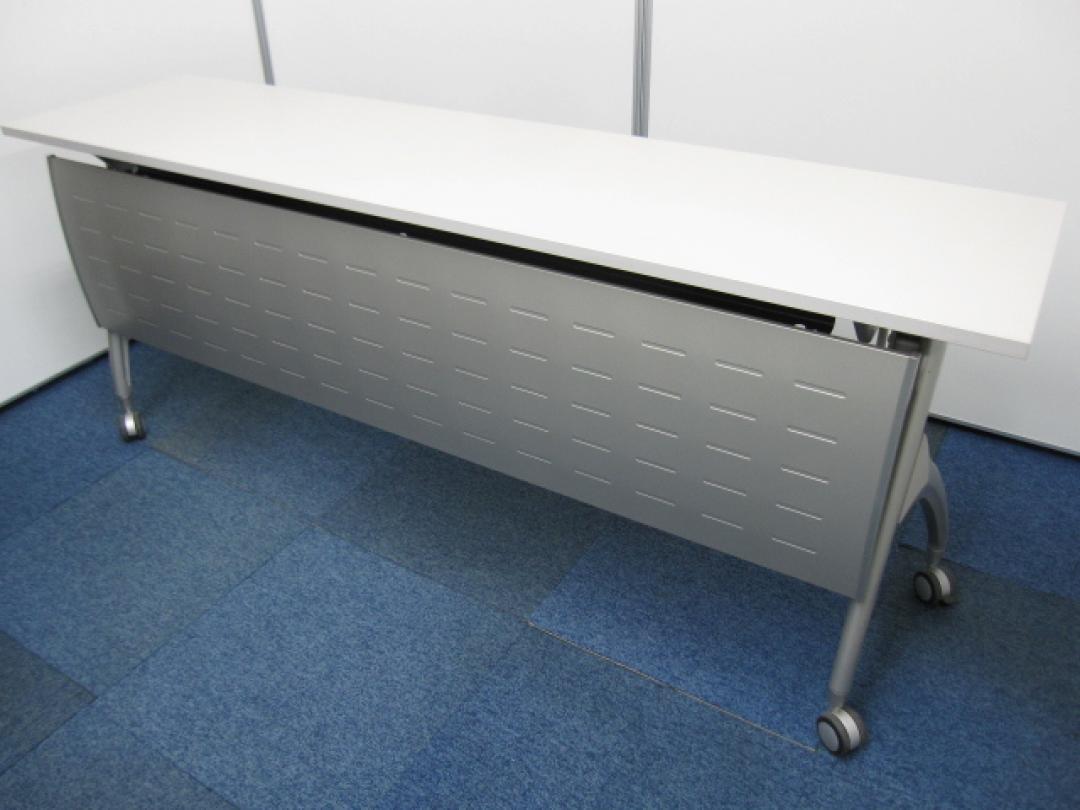 【サイドスタックテーブル】人気シリーズ　リリッシュ　幕板付で入荷です。カラーはホワイトグレー【折りたたみテーブル】
                        リリッシュ【LILISH】
                                    中古
            