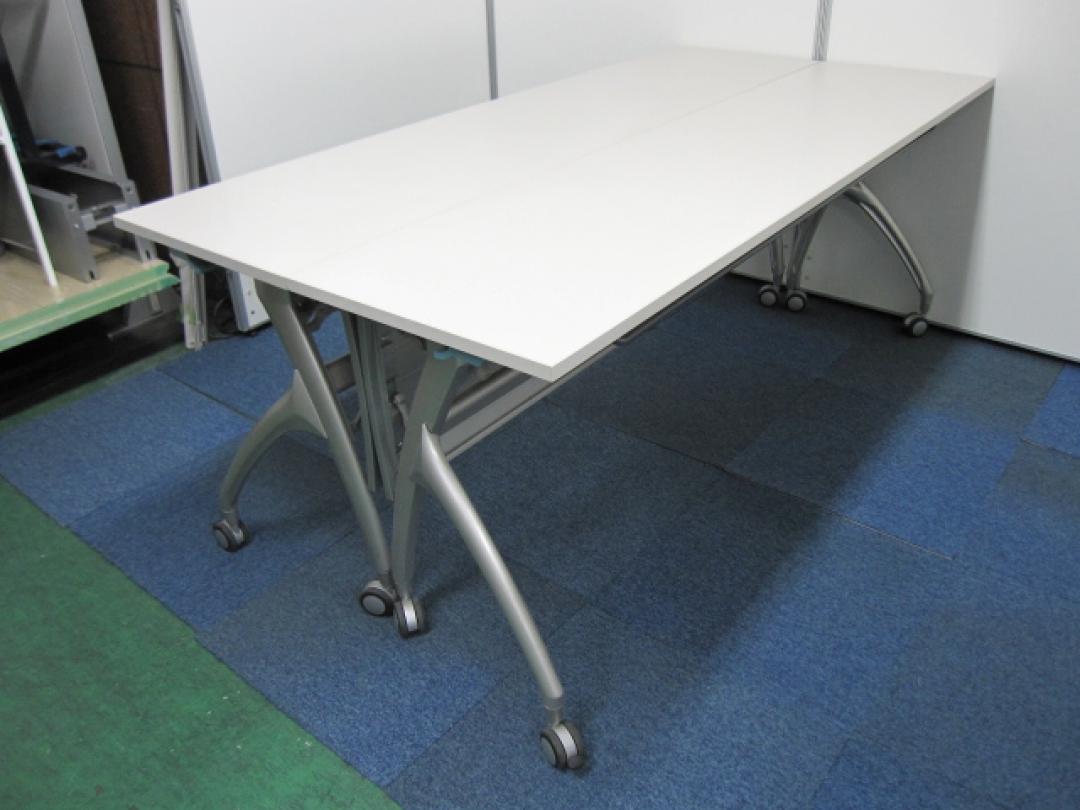 【セット商品】人気シリーズ　リリッシュ　２台セットでミーティングテーブルに早変わり。カラーはホワイトグレー【サイドスタックテーブル】
                        リリッシュ【LILISH】
                                    中古
            