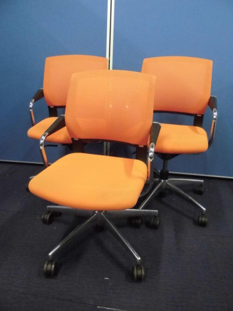 【オシャレなミーティングチェア3脚セット】コクヨ｜サテリテ(回転脚タイプ)｜オレンジ【メッシュチェア】【セット商品】
                        サテリテ　(回転脚タイプ)
                                    中古
            