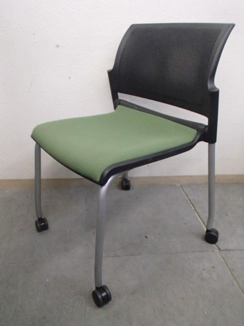 スタッキングチェア｜キャスター付｜ネスティグチェア
                        
                                    中古
            