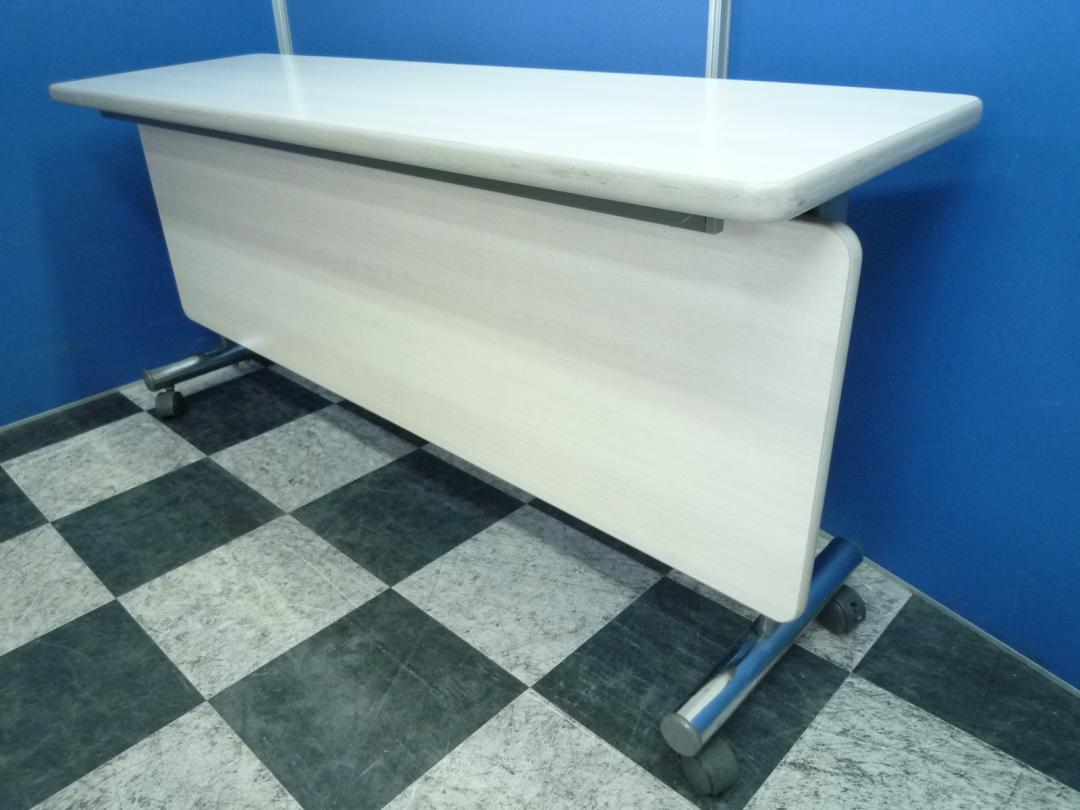 【おつとめ品】うっすら木目のスタックテーブル■足元を隠す幕板付き■横幅１５００ｍｍ■キャスター脚付き■在庫調整の為特別価格！
                        横幅１５００ｍｍ
                                    中古
            