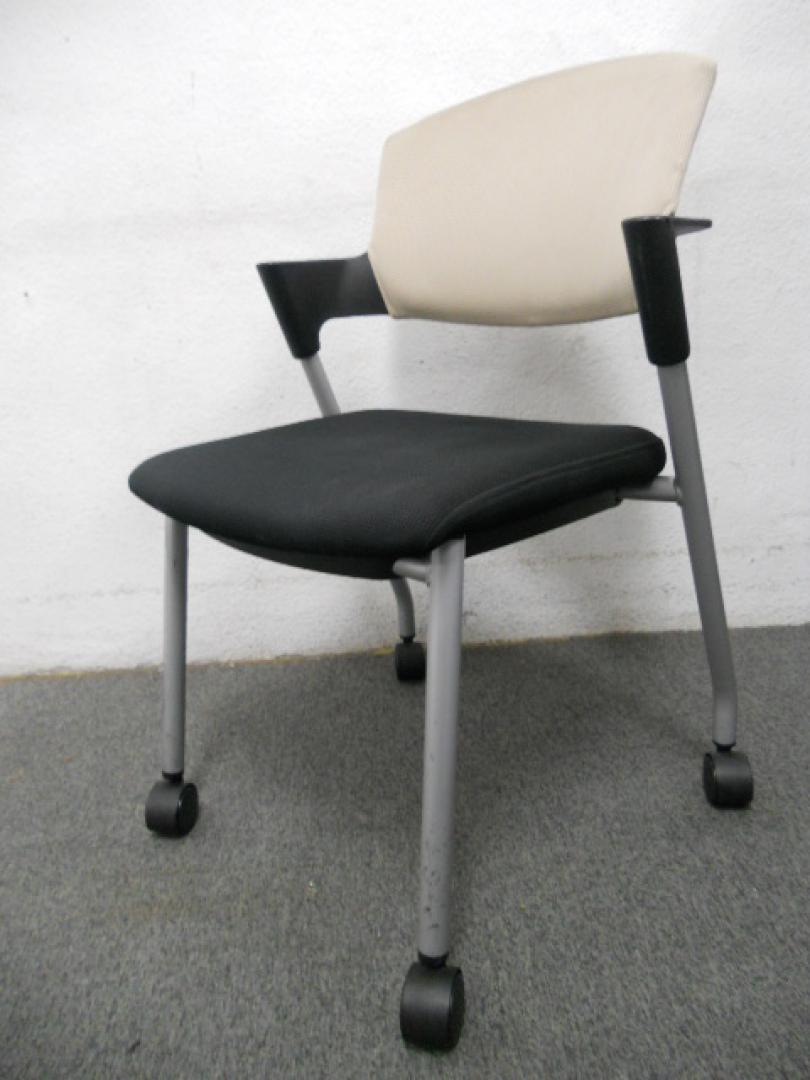 ■スタッキングチェア　■キャスター付　■ライトカーキ　■コクヨ（KOKUYO）■プロッティ【グッドデザイン賞受賞商品】
                        Protty【プロッティ】
                                    中古
            