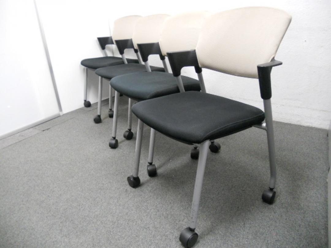 ■スタッキングチェア4脚セット　■キャスター付　■ライトカーキ　■コクヨ（KOKUYO）■プロッティシリーズ【セット商品】
                        Protty【プロッティ】
                                    中古
            