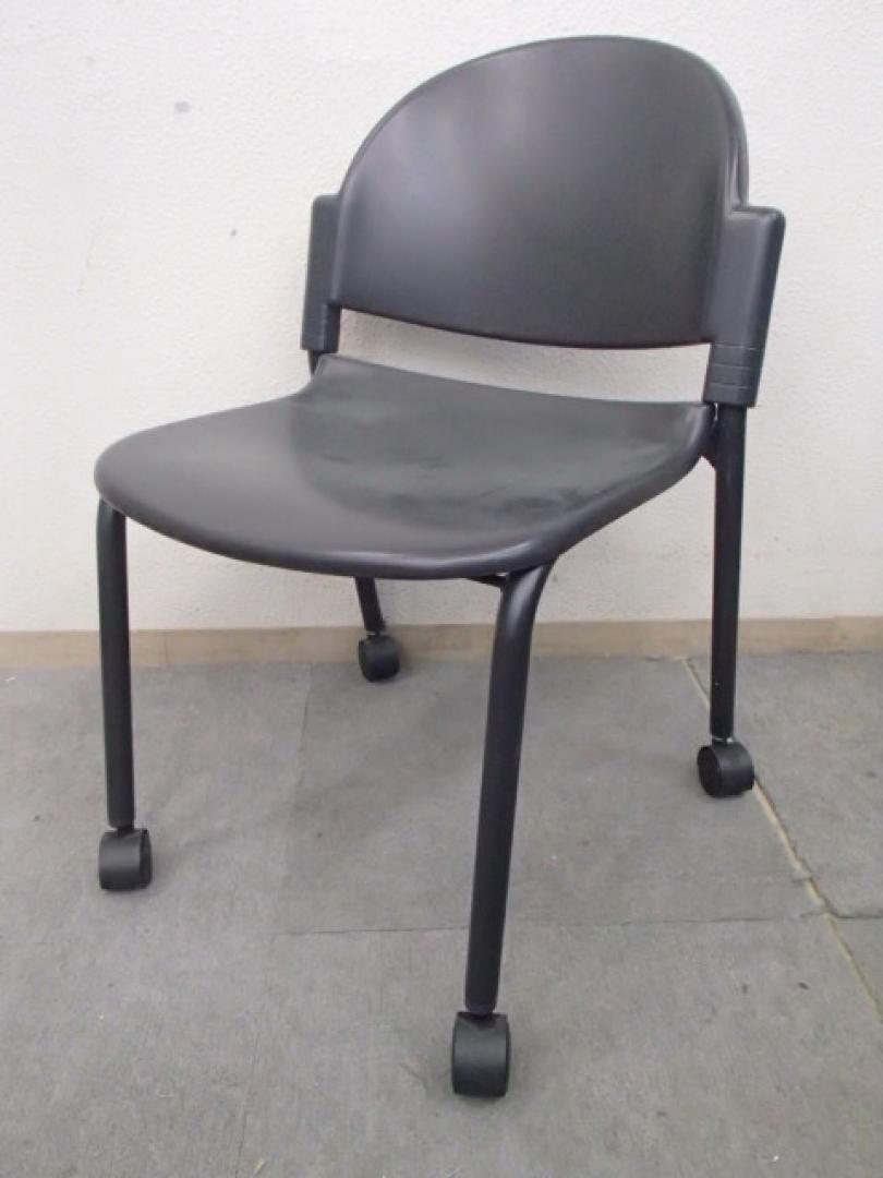 スタッキングチェア｜キャスター付|
                        プラス
                                    中古
            