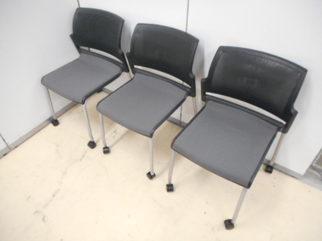 【3脚セット】スタッキングチェア■グレー・平行スタックもできて収納に便利です！
                        
                                    中古
            