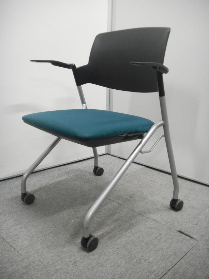 【国内メーカー製】【肘付きネスティングチェア】【11脚揃います！！】【癒しのグリーン色】
                        
                                    中古
            