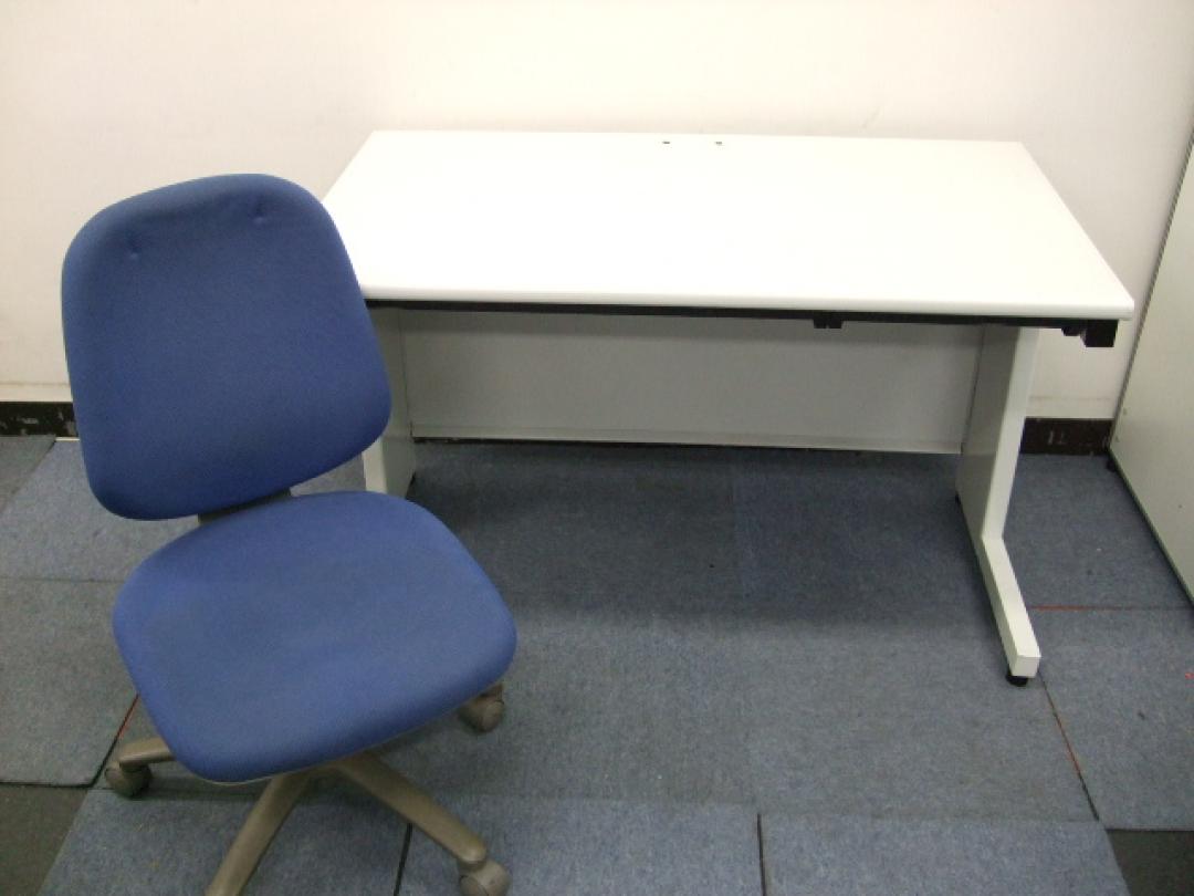 事務所開設に、入れ替えにお得なデスクとチェアのセット
                        オカムラ製SXチェアとPLUS製フラットラインのセット
                                    中古
            